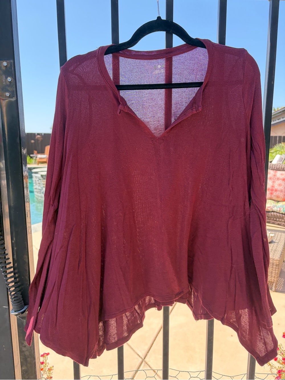 Women's Lightweight V-Neck Long Sleeve Top -